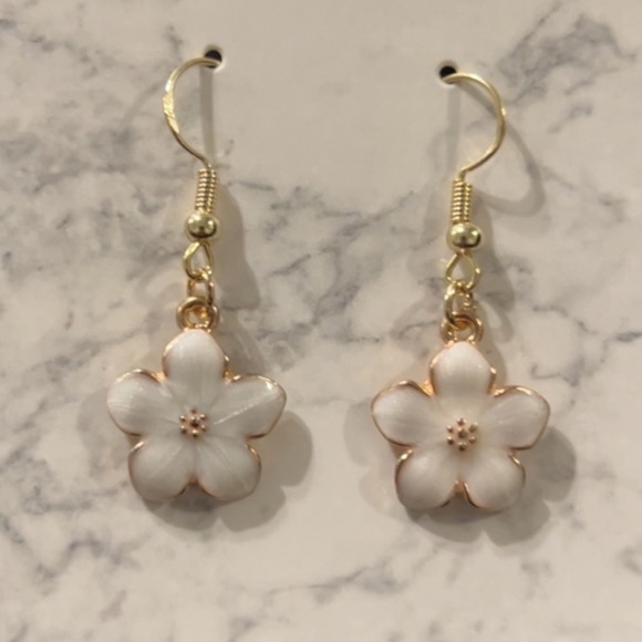 🔴Handmade Elegant Flower Earrings🌹 - Picture 2 of 4